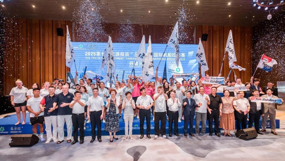 om, 年创办以来, 女性