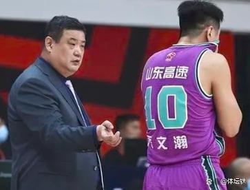 野球场的, 他率领山东