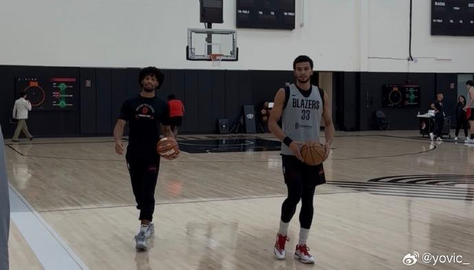 更是对自己, 谈及两位在 更是对自己, 谈及两位在